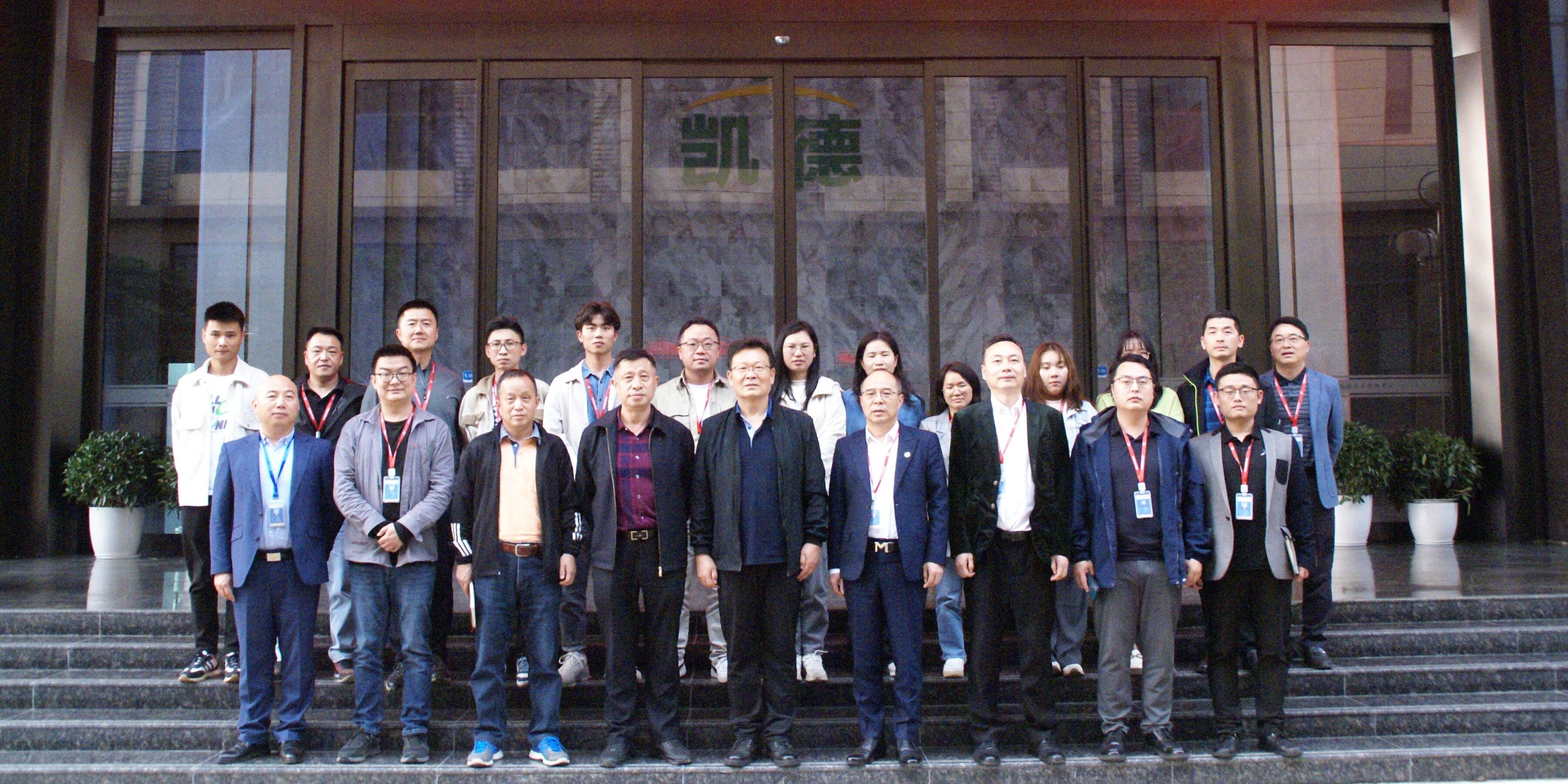 �P�¹ɷ�(���F)�ɹ��e�k���wϵ�����c����l(f��)չ���á��W�g(sh��)�v��